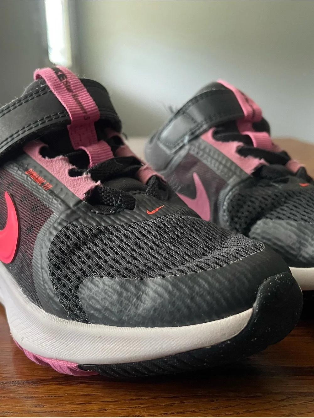Nike Kids Black & Hot Pink Dynamic Fit Sneakers